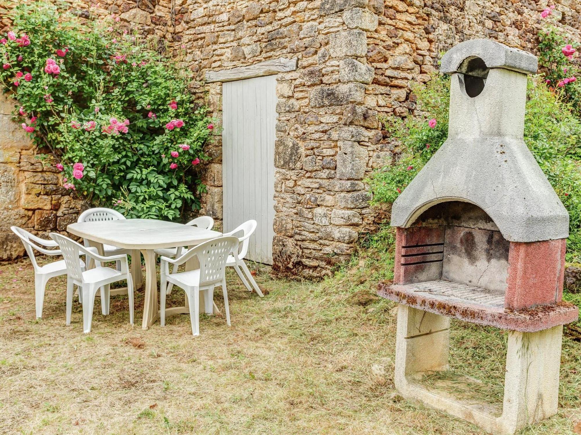 Cosy Holiday Home In Lantheuil With Garden Villefranche-du-Périgord Zewnętrze zdjęcie